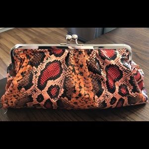 🌸May Blowout Sale🌸Faux snakeskin clutch